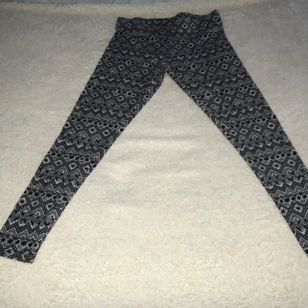 American Eagle tribal print leggings